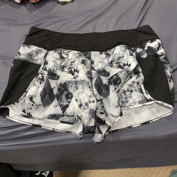 Size large workout shorts! - Picture 4 of 4